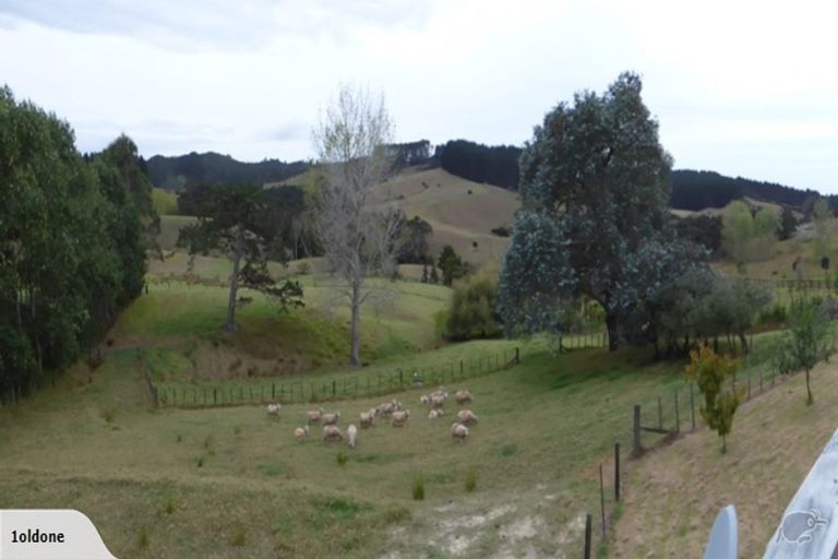 Photo of property in 90 Upper Orewa Road, Wainui, Silverdale, 0992