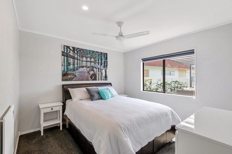 Photo of property in 21a Red Beach Road, Red Beach, 0932