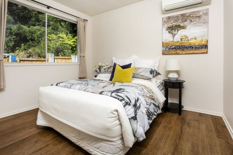 Photo of property in 43 Valley View Road, Glenfield, Auckland, 0629