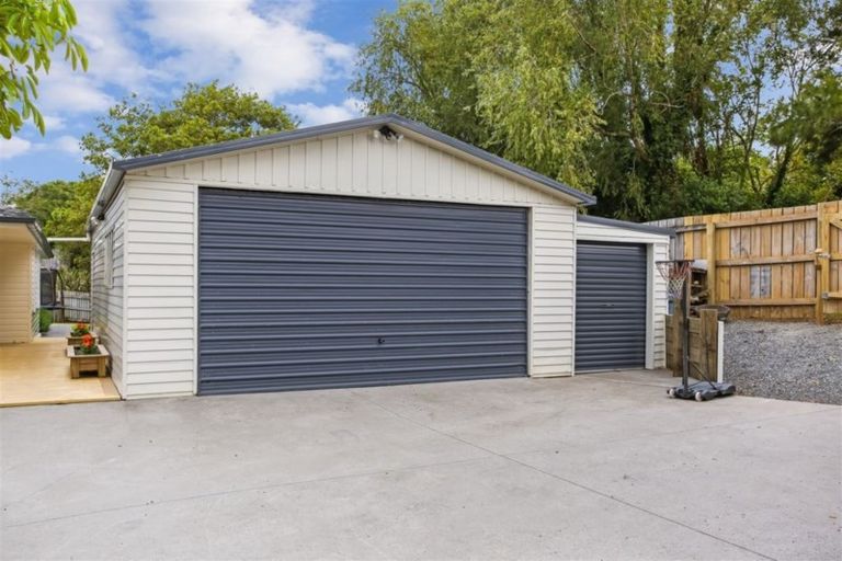 Photo of property in 16 Kaiwaka Road, Waiuku, 2123