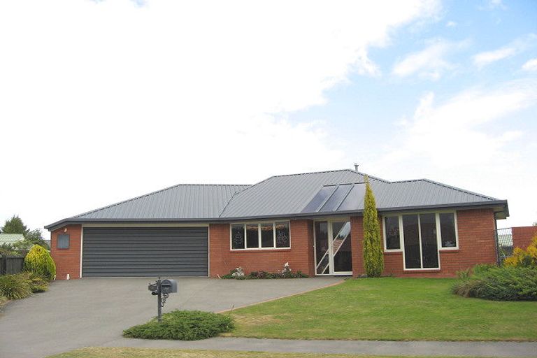 Photo of property in 5 Courtfield Close, Parklands, Christchurch, 8083