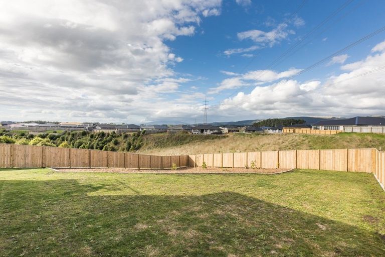 Photo of property in 15 Gibraltar Way, Fitzherbert, Palmerston North, 4410