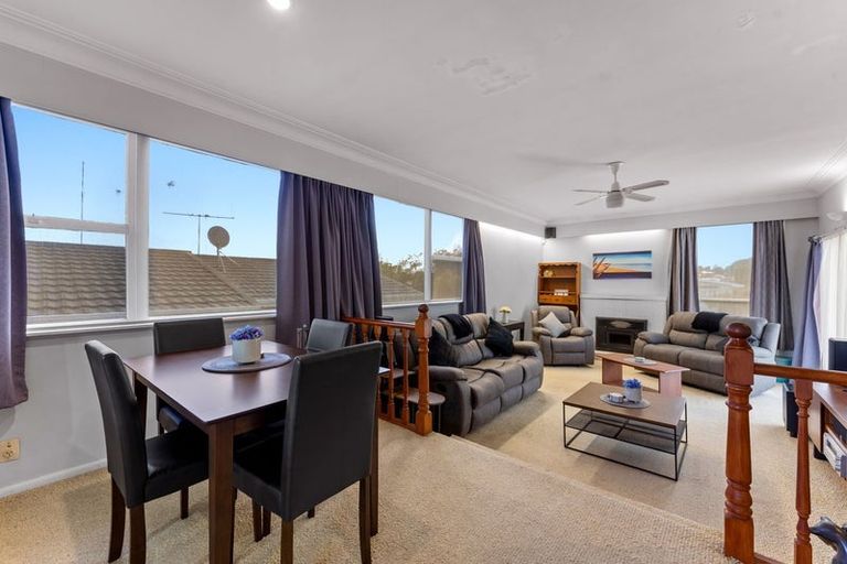 Photo of property in 34 Blakeborough Drive, Forrest Hill, Auckland, 0620