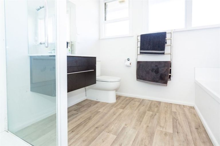 Photo of property in 5 Dunluce Place, Hornby, Christchurch, 8042