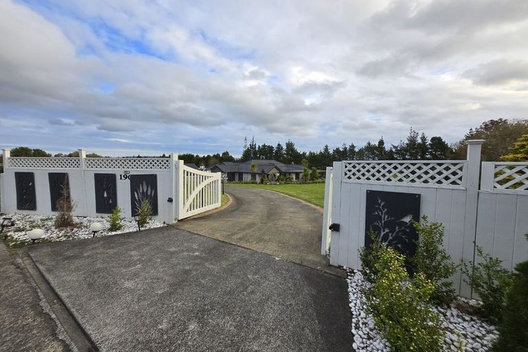 Photo of property in 190 Oraha Road, Kumeu, 0892