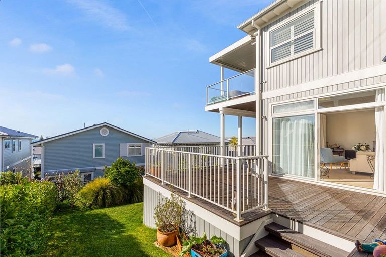Photo of property in 18 Panorama Heights, Orewa, 0931