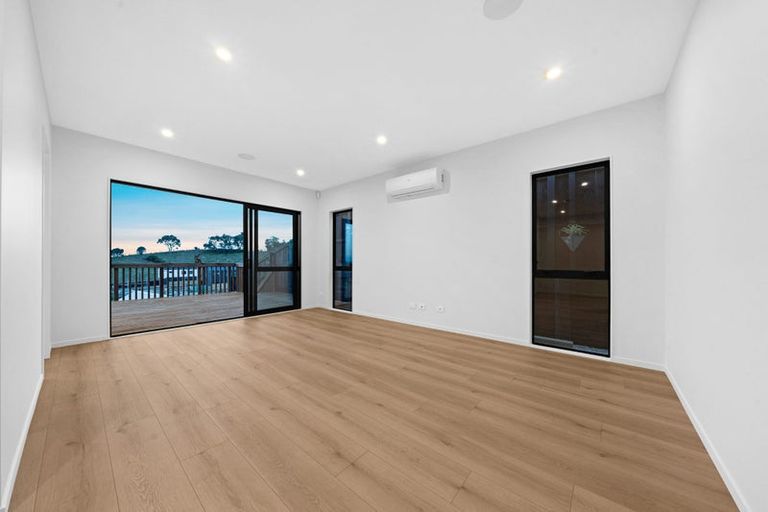 Photo of property in 4 Moko Road, Orewa, 0931