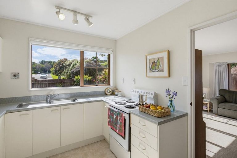 Photo of property in 15a Te Maku Grove, Waikanae, 5036