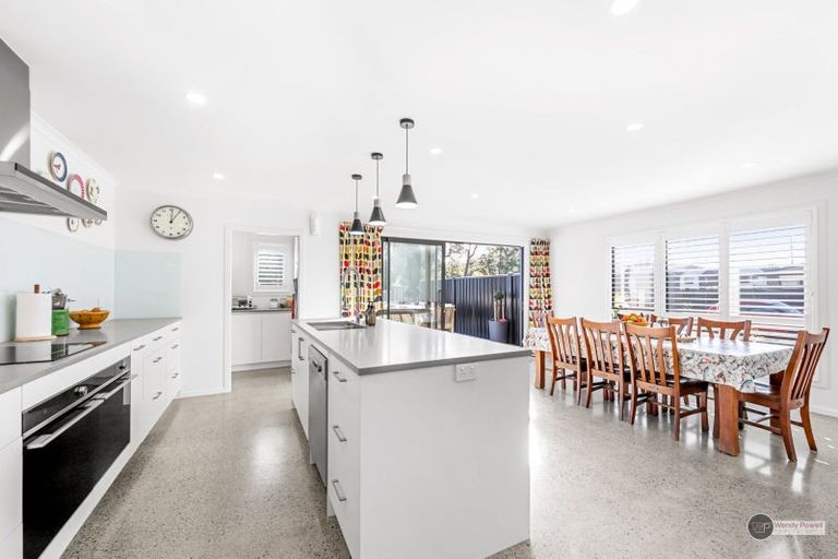 Photo of property in 5 Buddle Road, Wallaceville, Upper Hutt, 5018