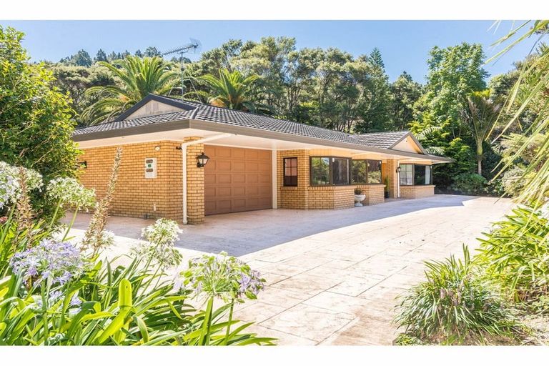 Photo of property in 209 Woodlands Park Road, Titirangi, Auckland, 0604