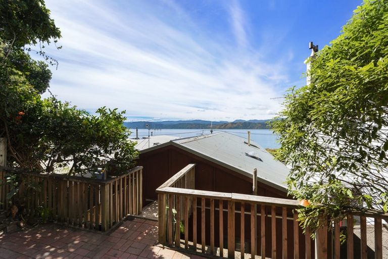 Photo of property in 191 Marine Parade, Seatoun, Wellington, 6022