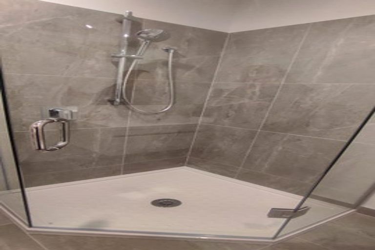 Photo of property in 3/47 Awaroa Road, Sunnyvale, Auckland, 0612