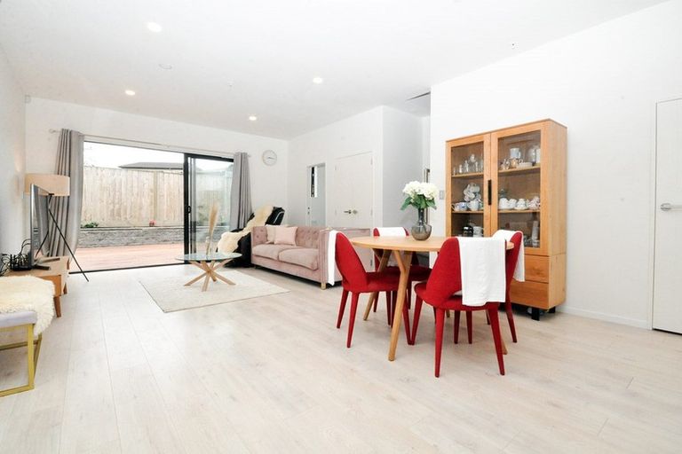 Photo of property in 5 Waru Lane, Te Atatu Peninsula, Auckland, 0610