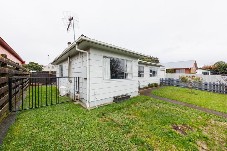 Photo of property in 8 Suzanne Grove, Kelvin Grove, Palmerston North, 4414