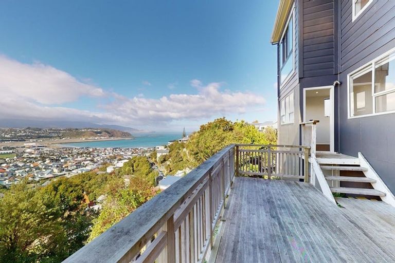 Photo of property in 53 Sutherland Road, Melrose, Wellington, 6023