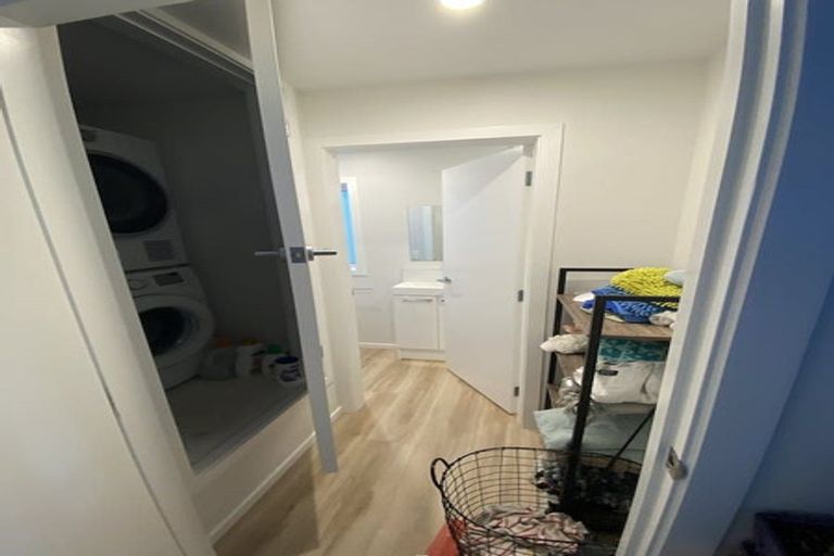 Photo of property in 3b Hillview Crescent, Paparangi, Wellington, 6037