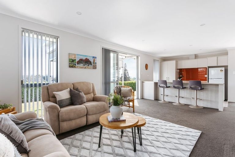 Photo of property in 20 Vista Close, Omokoroa, 3114