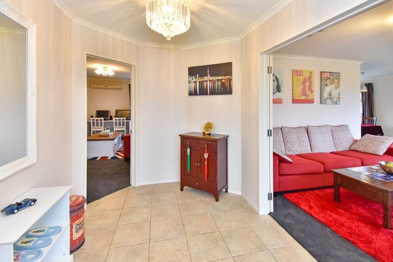 Photo of property in 32 Ewhurst Place, Goodwood Heights, Auckland, 2105