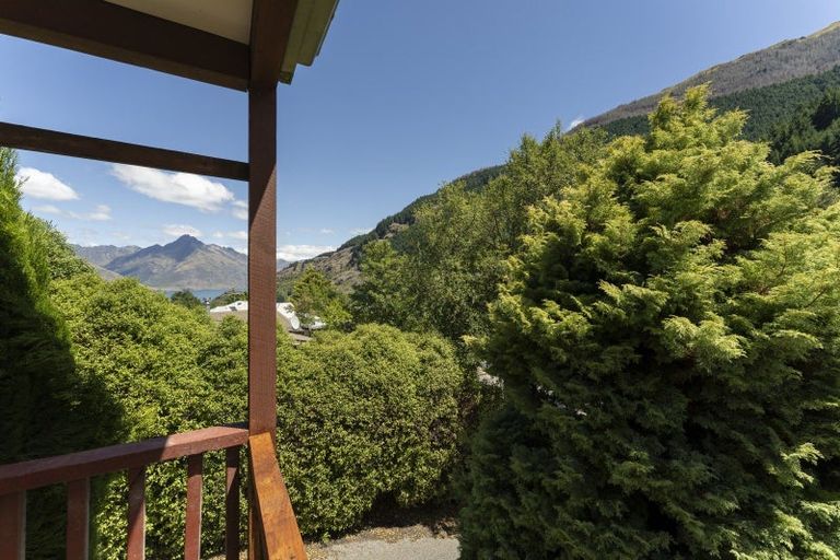 Photo of property in 10 Watts Road, Fernhill, Queenstown, 9300