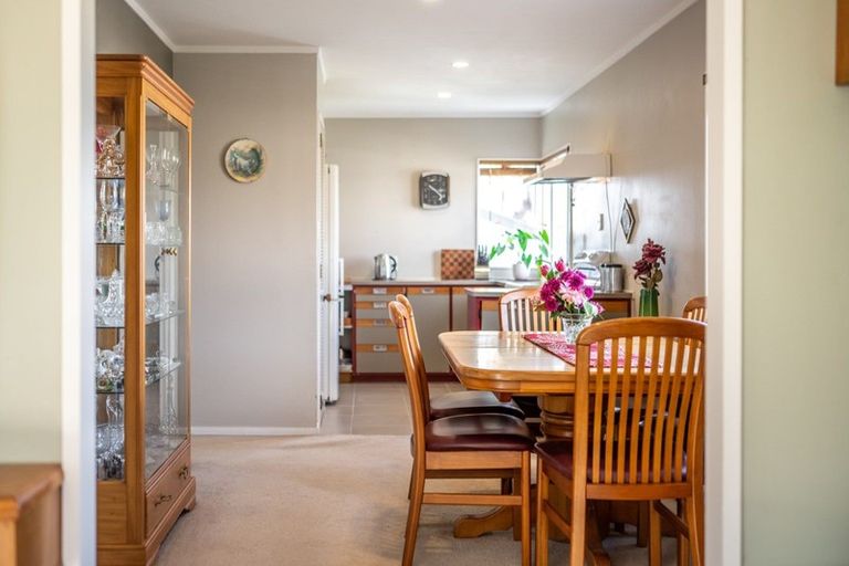 Photo of property in 2/114 Bradbury Road, Botany Downs, Auckland, 2010