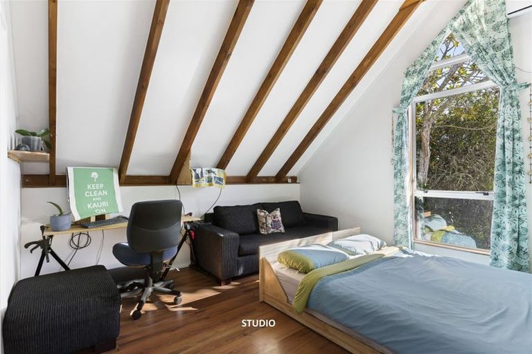 Photo of property in 36 Houston Place, Bayview, Auckland, 0629