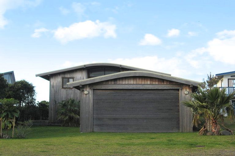 Photo of property in 28 Paku Drive, Tairua, 3508