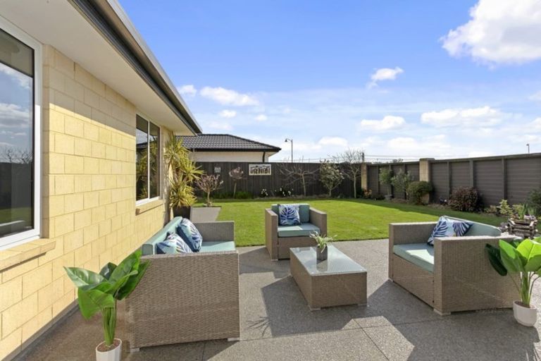 Photo of property in 1 Glen Kerran Close, Broomfield, Christchurch, 8042