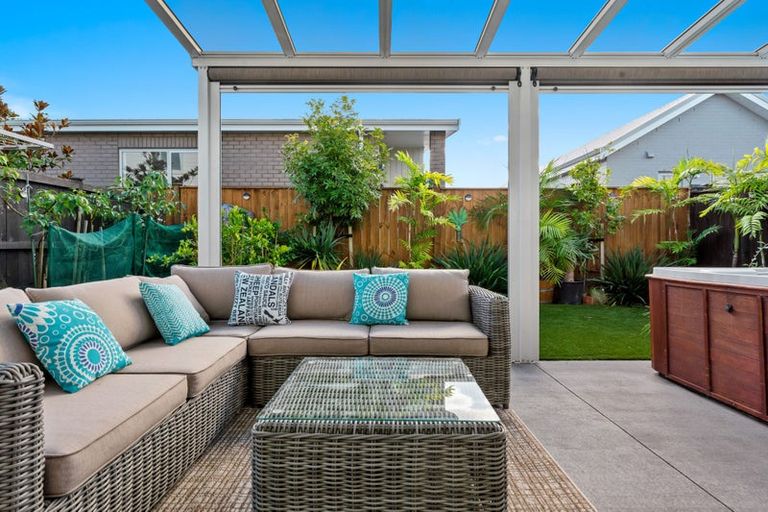 Photo of property in 28 Owen Chapman Drive, Red Beach, 0932