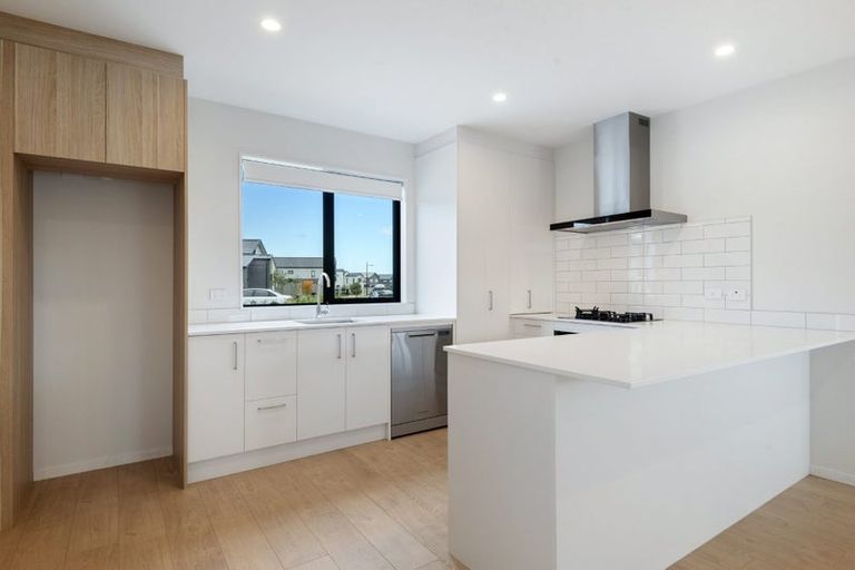 Photo of property in 25 Viridian Avenue, Rosehill, Papakura, 2113