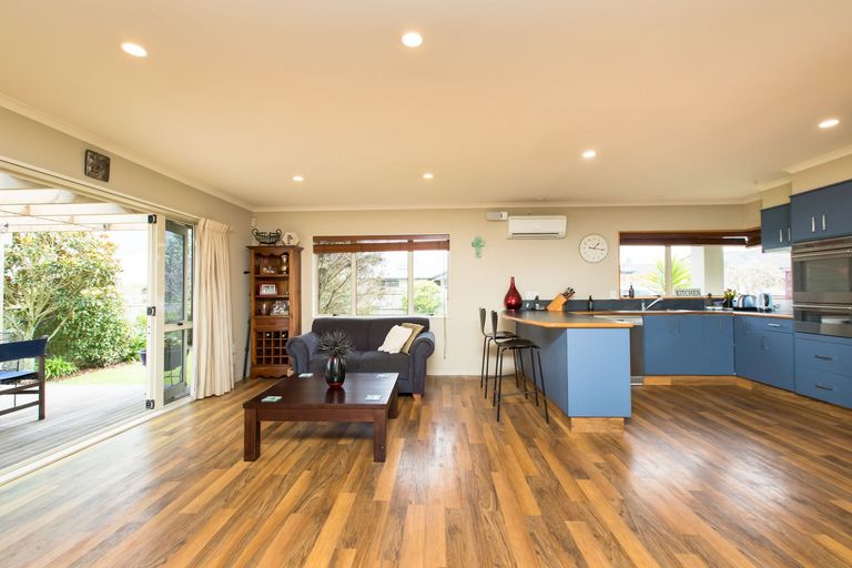 Photo of property in 6 Kea Place, Fitzherbert, Palmerston North, 4410