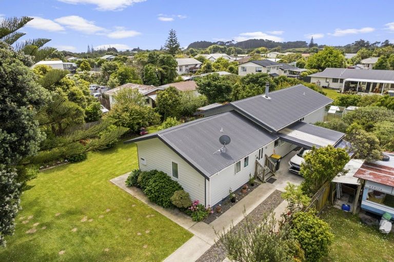 Photo of property in 20 Kiharoa Street, Otaki Beach, Otaki, 5512