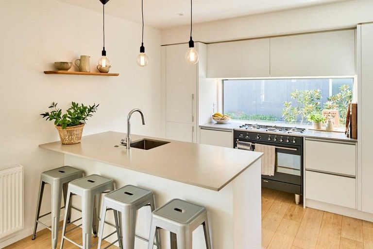 Photo of property in 79b Oroua Street, Eastbourne, Lower Hutt, 5013