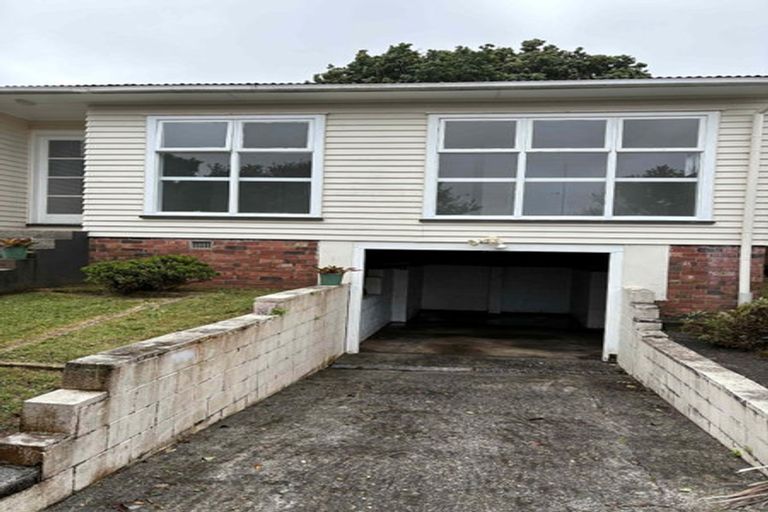 Photo of property in 2/3 Elliott Avenue, Bayview, Auckland, 0629