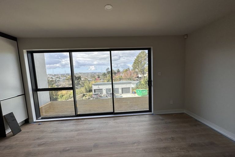 Photo of property in 309 Don Buck Road, Massey, Auckland, 0614