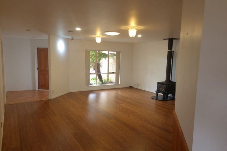 Photo of property in 1/149a Glengarry Road, Glen Eden, Auckland, 0602