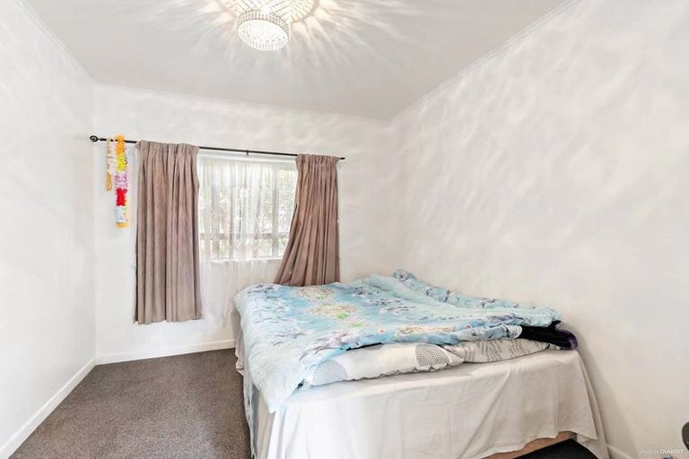 Photo of property in 12 Parrs Cross Road, Henderson, Auckland, 0612