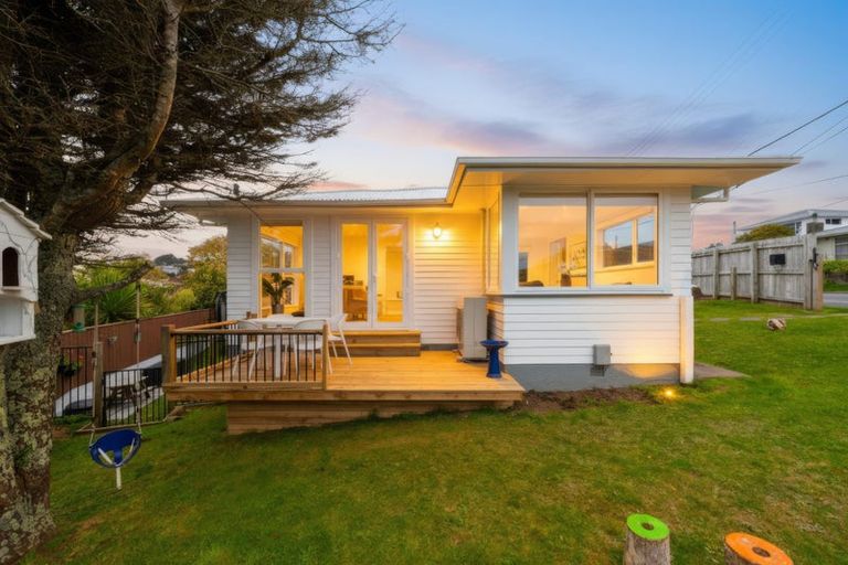 Photo of property in 48 Mark Avenue, Paparangi, Wellington, 6037
