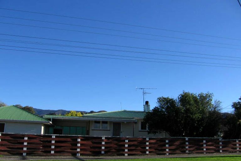 Photo of property in 30 Wallace Street, Featherston, 5710