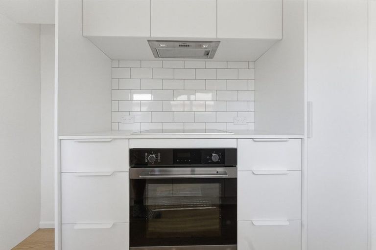 Photo of property in 209 Seaview Road, Marfell, New Plymouth, 4310