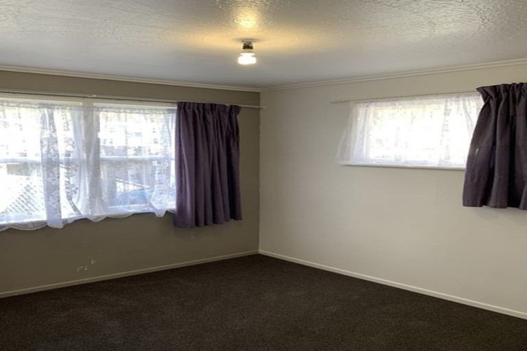 Photo of property in 2/48 Oregon Drive, Maoribank, Upper Hutt, 5018