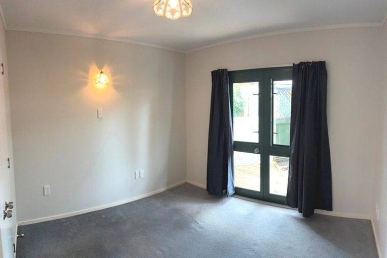 Photo of property in 24 Mcinnes Road, Weymouth, Auckland, 2103