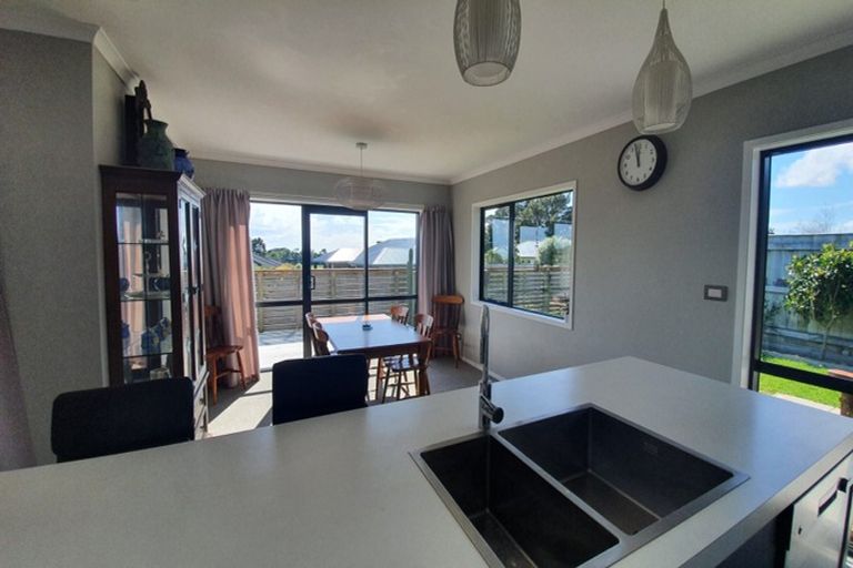 Photo of property in 58 Alberta Road, Glen Avon, New Plymouth, 4312