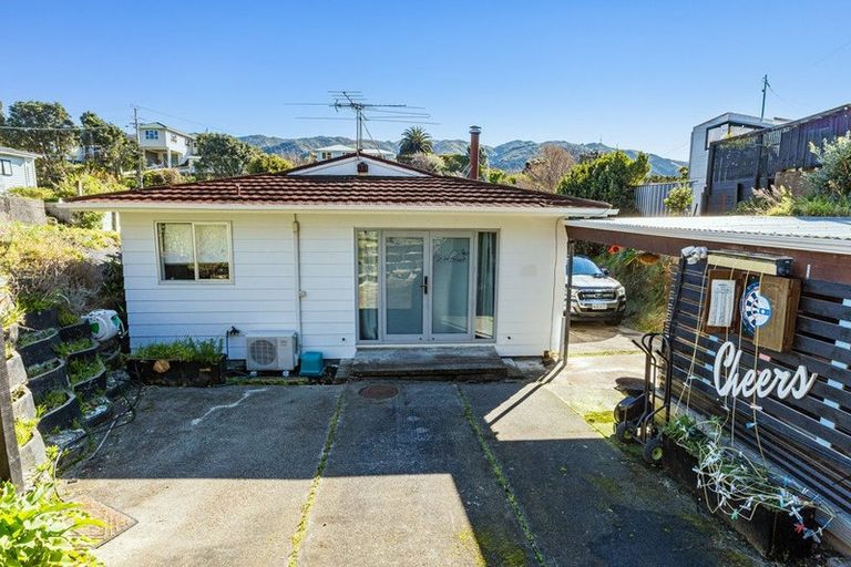Photo of property in 12b Bell Street, Tawa, Wellington, 5028