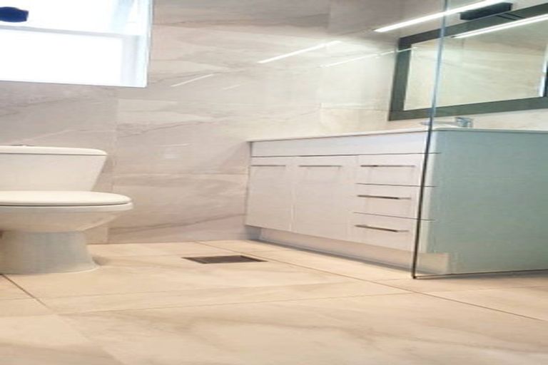 Photo of property in 2/24 Dale Crescent, Pakuranga, Auckland, 2010