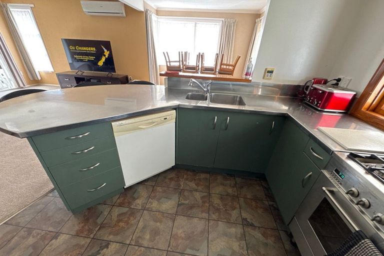 Photo of property in 18 Park Road, West End, Palmerston North, 4412