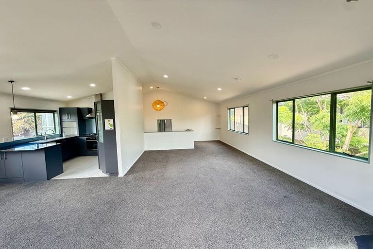 Photo of property in 81a Golf Road, New Lynn, Auckland, 0600