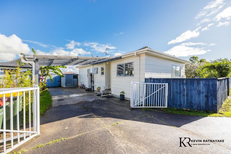 Photo of property in 2/62 Redcrest Avenue, Red Hill, Papakura, 2110