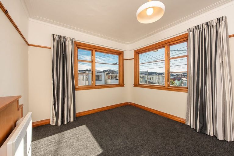 Photo of property in Ionian Flats, 123-125 Brougham Street, Mount Victoria, Wellington, 6011