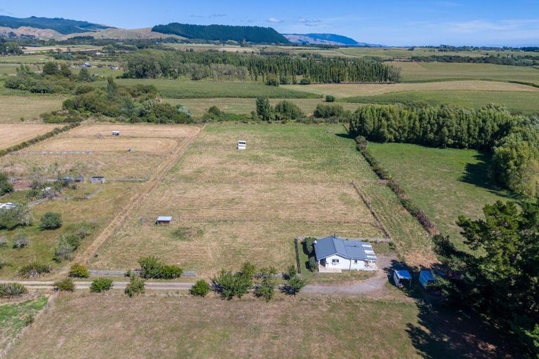 Photo of property in 103a Waikawa Beach Road, Manakau, Levin, 5573