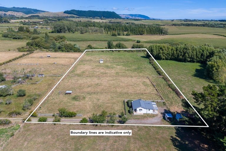 Photo of property in 103a Waikawa Beach Road, Manakau, Levin, 5573